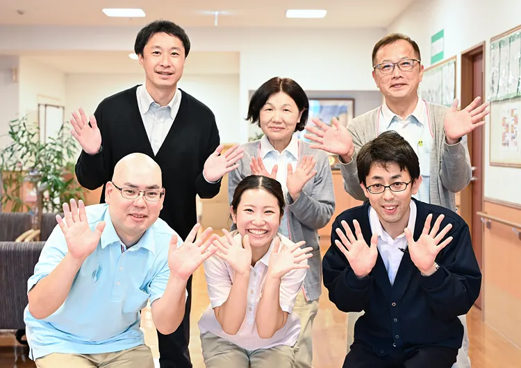 職種や部署を超えた仲の良さが自慢。介護の楽しさとやりがいが実感できる職場です。