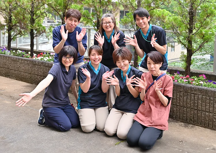 多職種チームで在宅復帰を支える超強化型老健。最新技術を活用し、業務の効率化と負担軽減を実現。