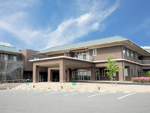平成28年4月オープンのユニット型特養。笑いの絶えない、あたたかな施設です。