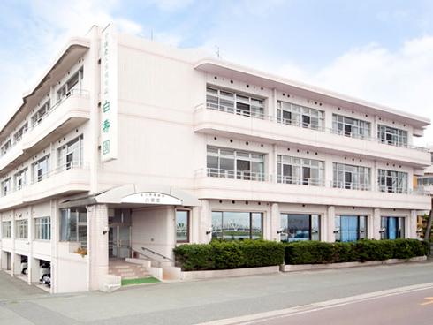 託児所があるので、子育て中でも安心。職員同士の笑顔が絶えない職場です。