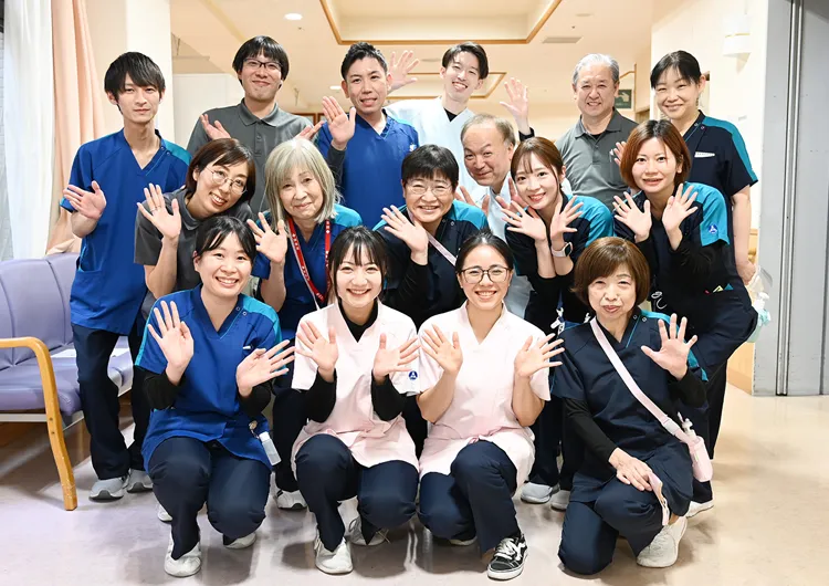 年間休日120日の豊かな自然に囲まれた老健。教育面も働きやすさも充実しています。