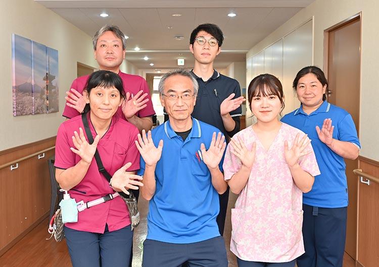 働きながら介護福祉士資格を目指したい方も歓迎。福利厚生や子育て支援が充実した地域密着型老健。