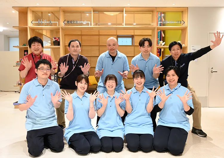 「東向島駅」徒歩8分。20代の介護職が多数活躍中。新卒者や介護職未経験者も積極的に採用しています。