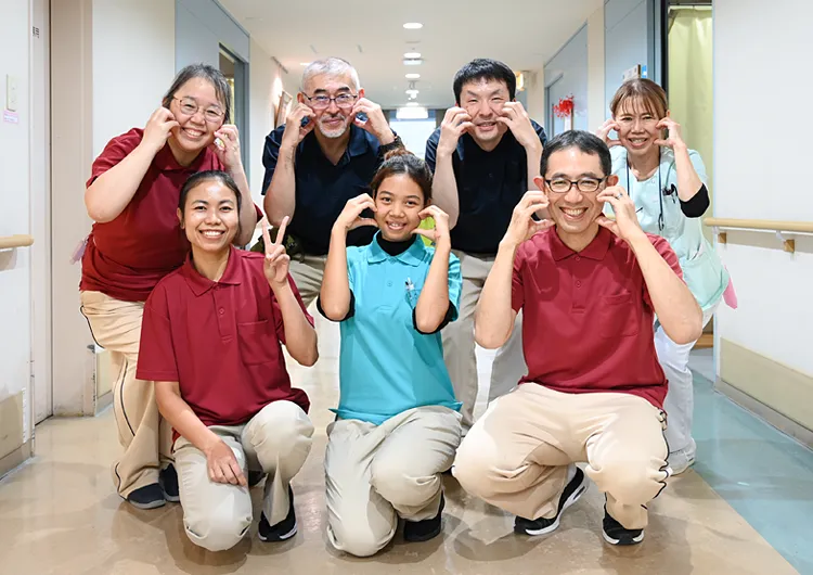 「三軒茶屋駅」徒歩5分。残業ほぼナシ。無資格・未経験から介護のプロを目指せる環境。